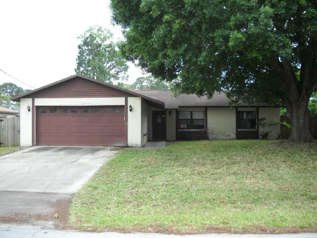Property Photo: 5199 Vance Place FL 32927