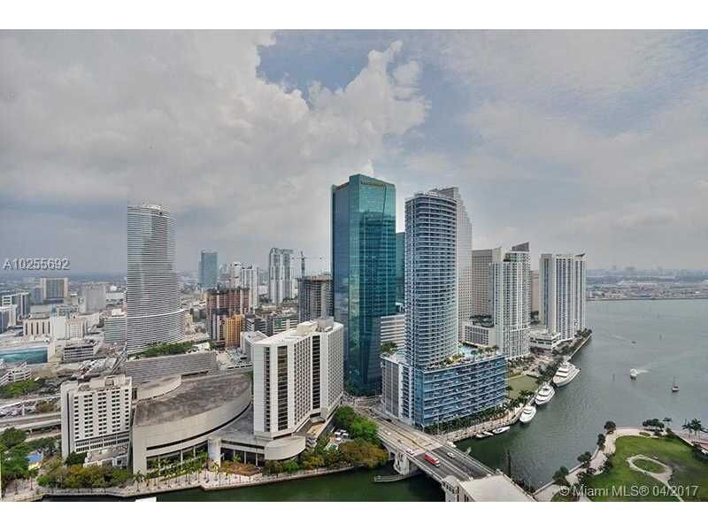 Property Photo:  55 SE 6th St 4103  FL 33131 