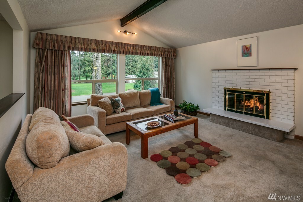 Property Photo: 8588 Lynnwood Dr WA 98264