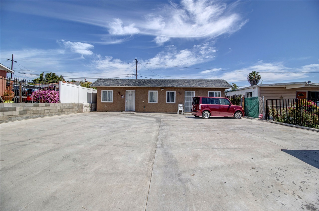 Property Photo: 431-433 Morrison CA 92102