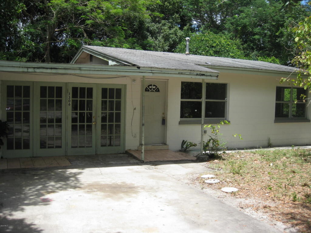 Property Photo: 1306 Ronald Street FL 32780