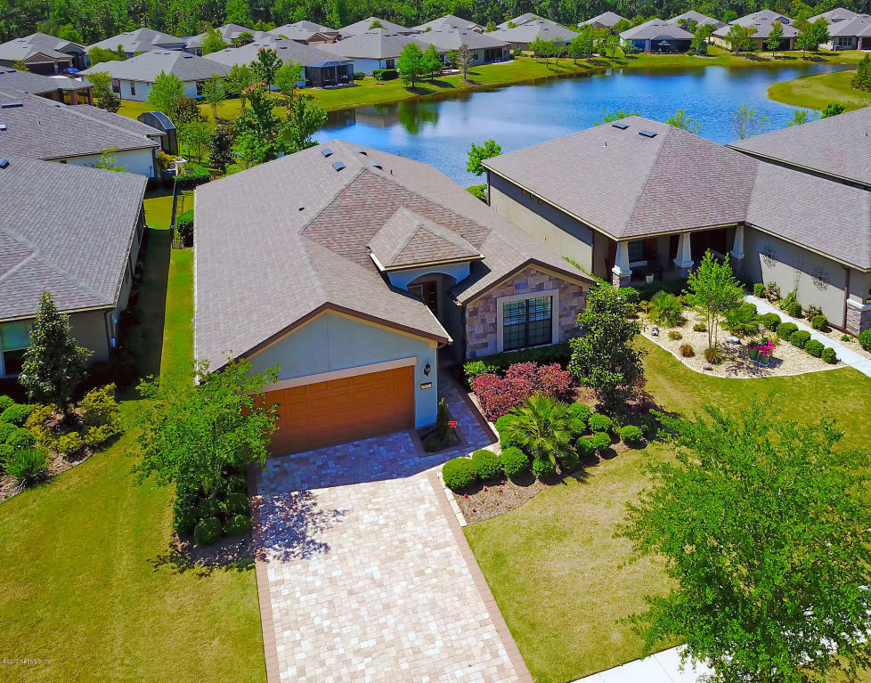 Property Photo: 677 Wandering Woods Way FL 32081