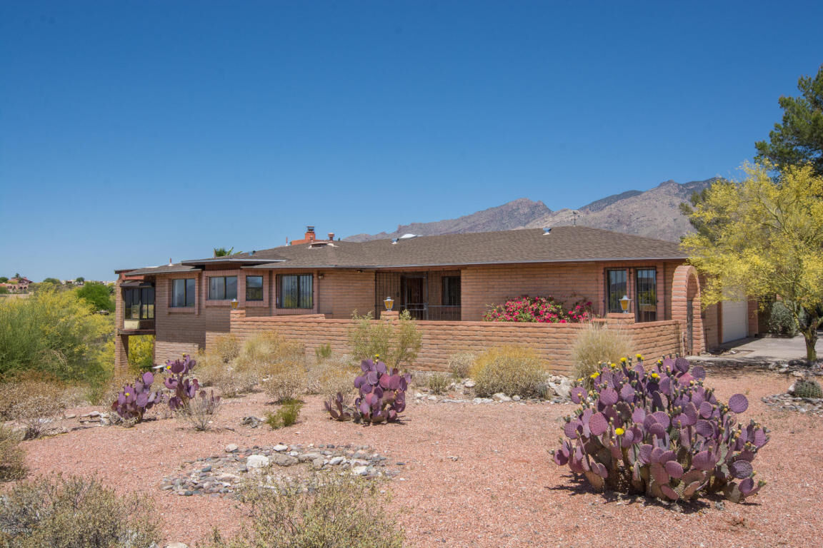 Property Photo: 4905 N Craycroft Road AZ 85718