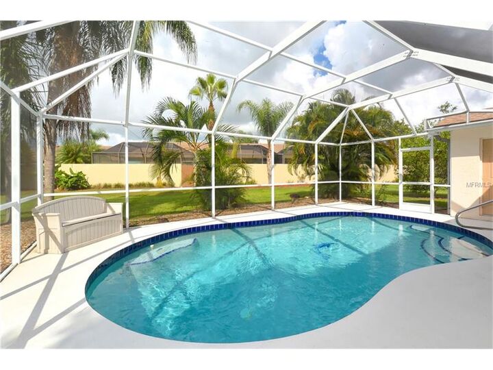 Property Photo:  4886 Hamlets Grove Drive  FL 34235 