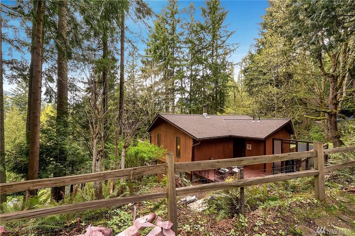 Property Photo: 1 Inglewood Place WA 98229