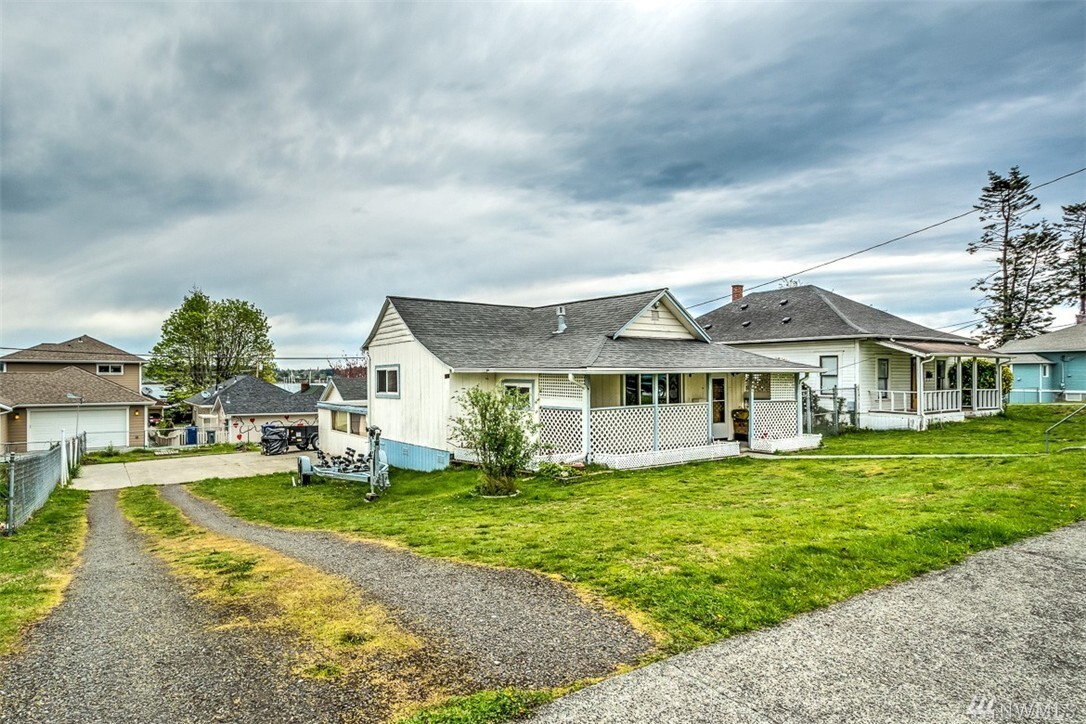 Property Photo: 1606 7th St WA 98221