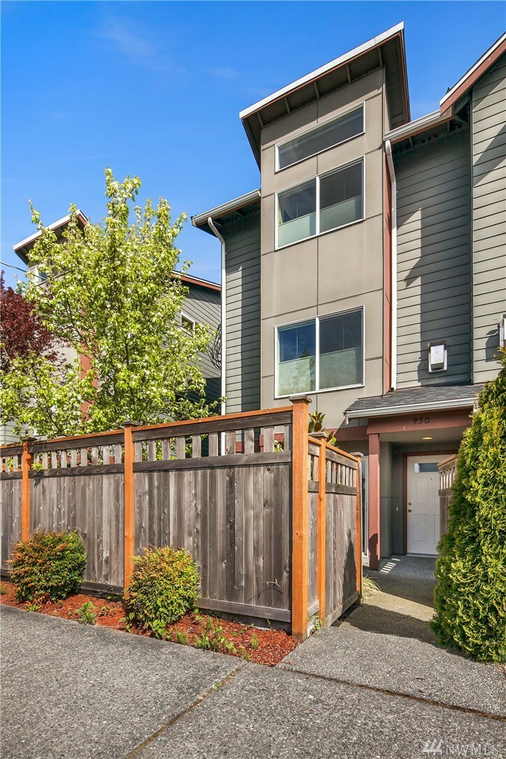 Property Photo:  950 N 96th St  WA 98103 