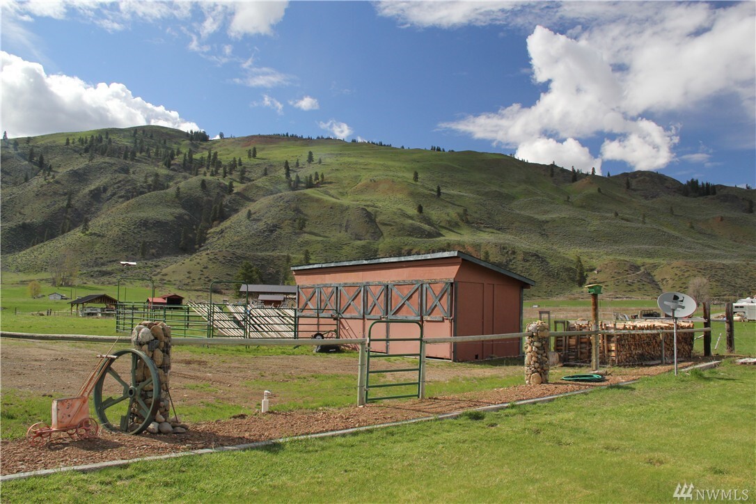Property Photo: 228 Twisp Carlton Rd WA 98814