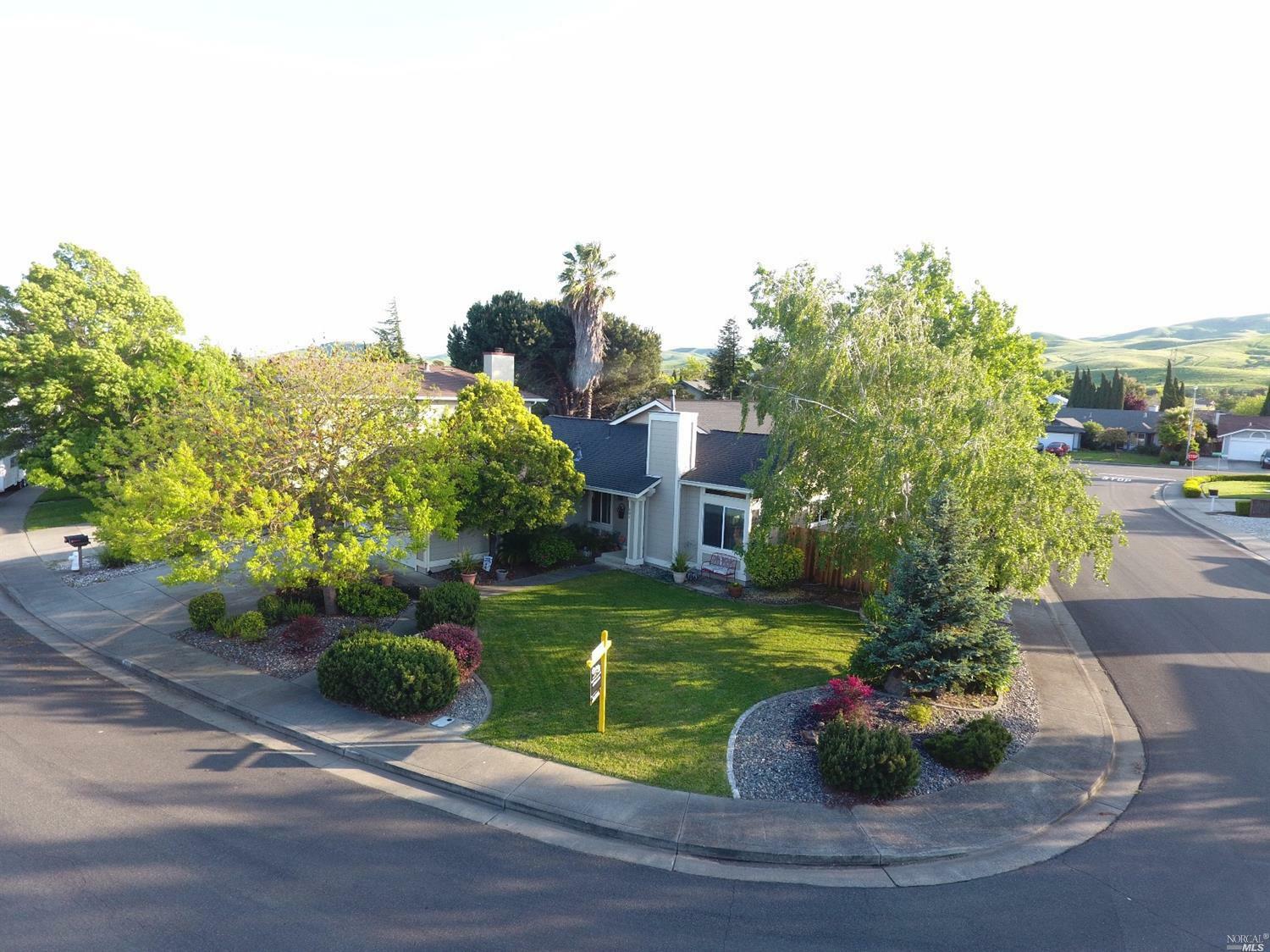 Property Photo: 801 Stoneridge Circle CA 94534