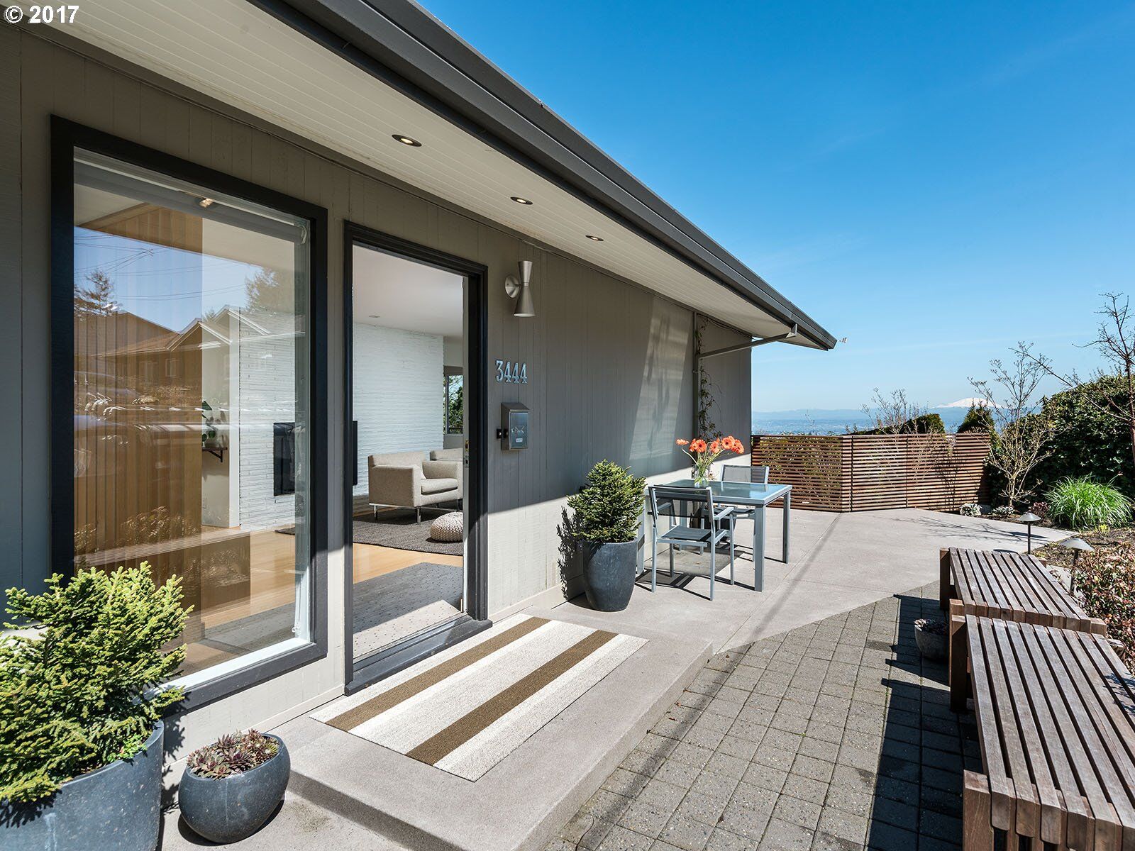 Property Photo:  3444 SW Gale Ave  OR 97239 