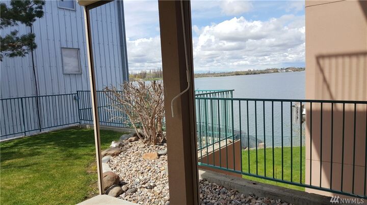 Property Photo:  2900 W Marina Dr 102  WA 98837 