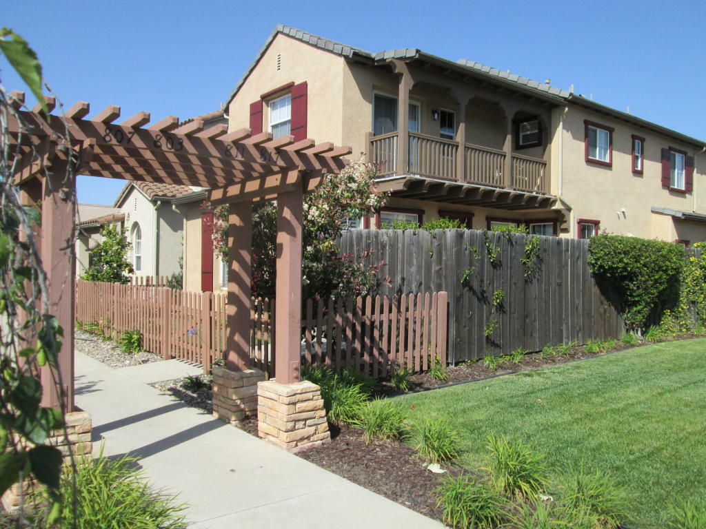 Property Photo:  817 Tulip Lane  CA 93455 