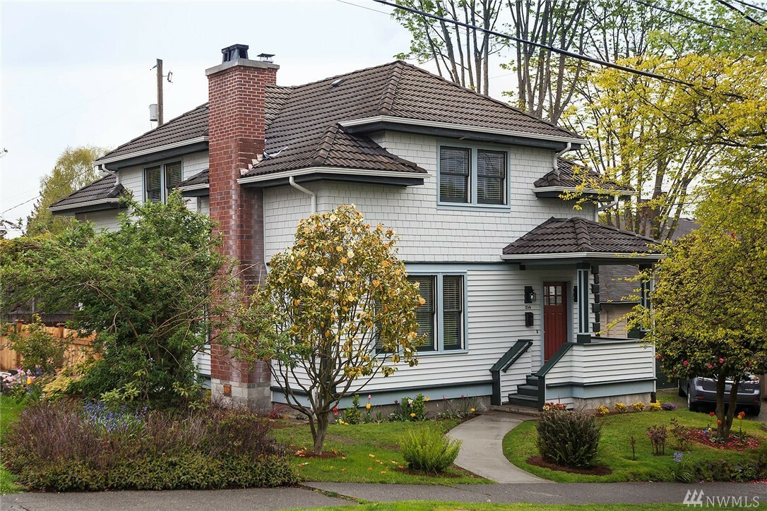 Property Photo:  214 W Howe St  WA 98119 