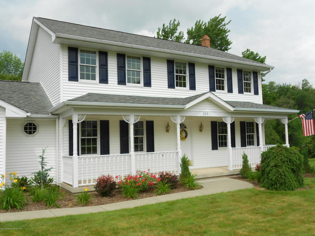 Property Photo: 303 Autumn Drive PA 18444