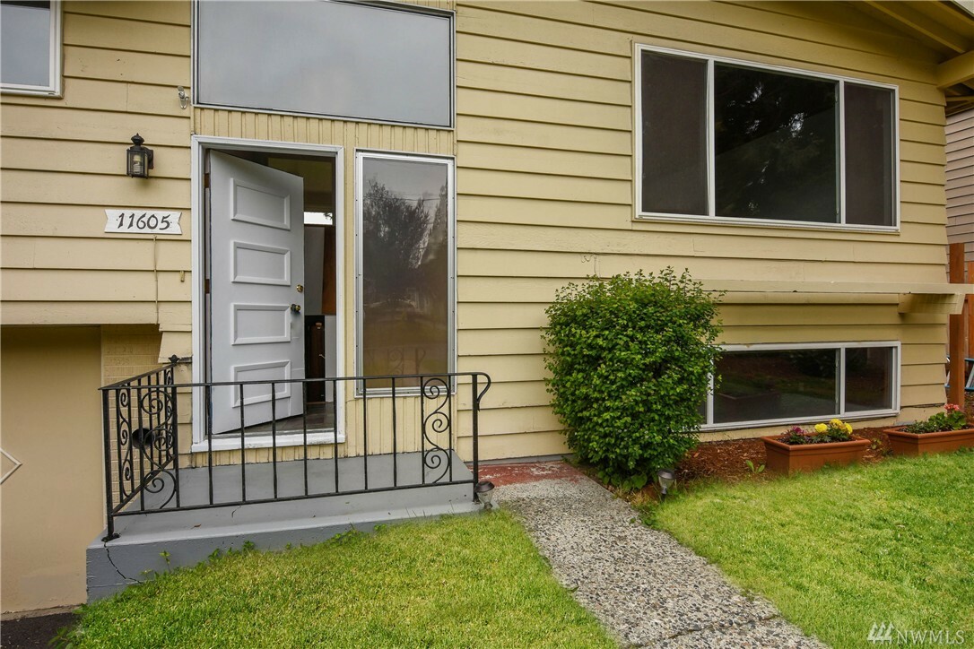 Property Photo: 11605 106th Ave NE WA 98034
