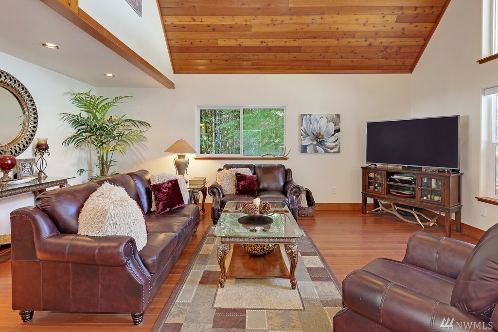 Property Photo:  91 Mountain Home Rd  WA 98068 