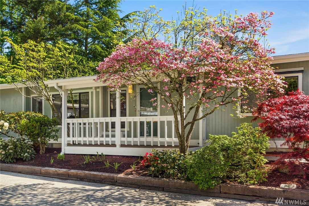 Property Photo: 17315 Woodcrest Dr NE WA 98011