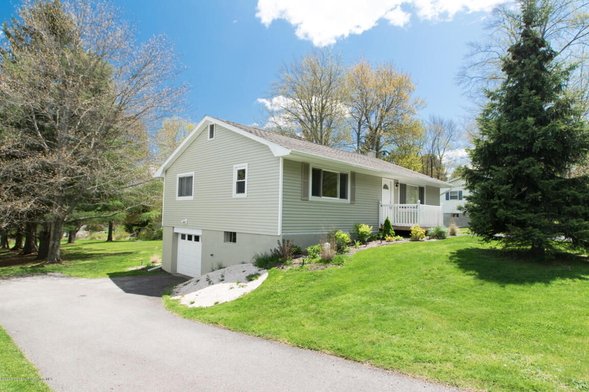 Property Photo:  612 Gardner Road  PA 18444 