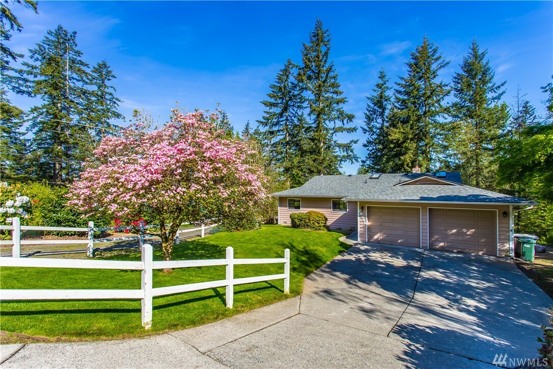 Property Photo: 16603 31st St E WA 98391