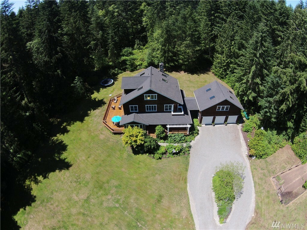 Property Photo:  18305 121 Ave SW  WA 98070 