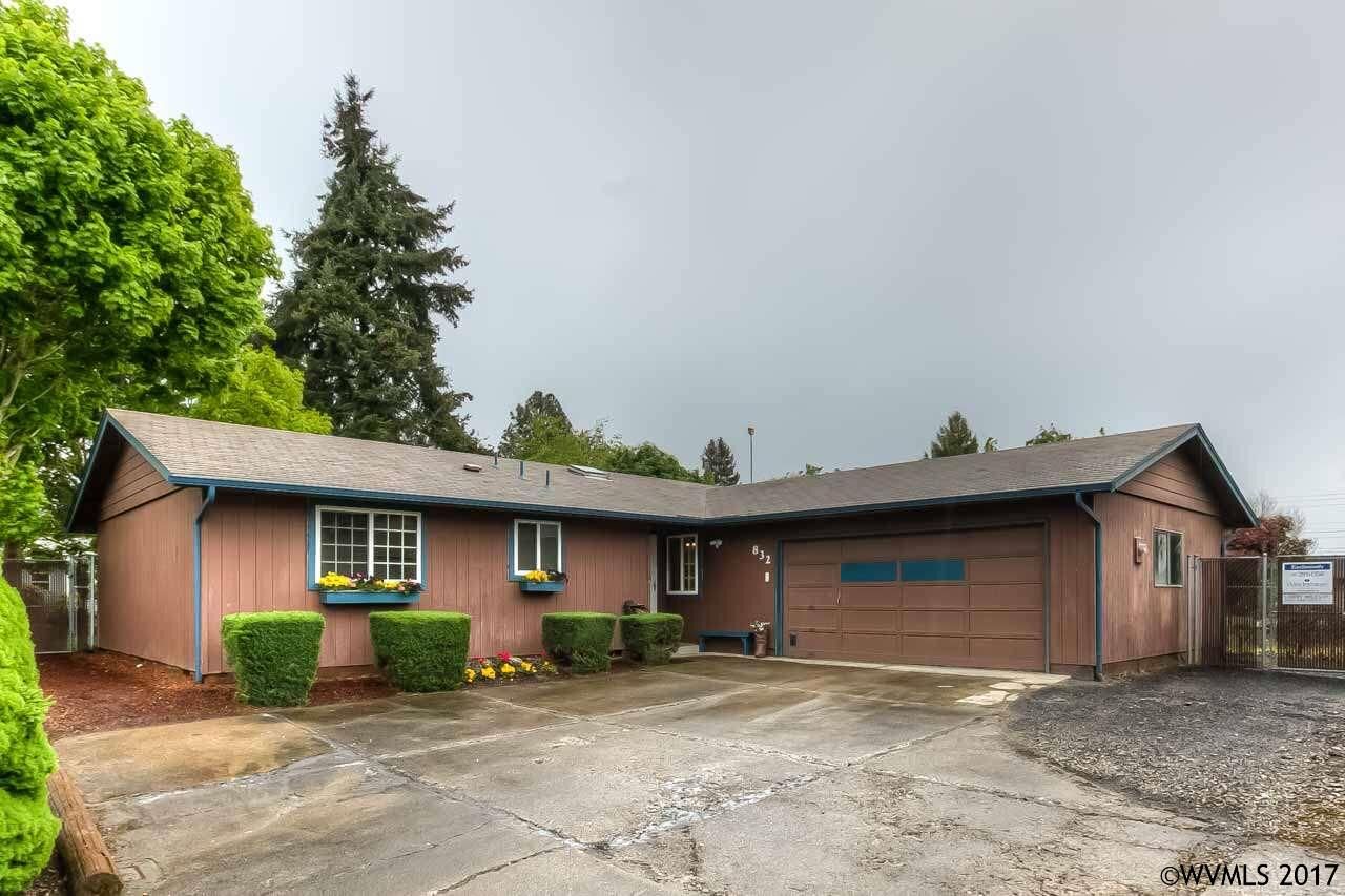 Property Photo: 832 Maine Av OR 97303-4650
