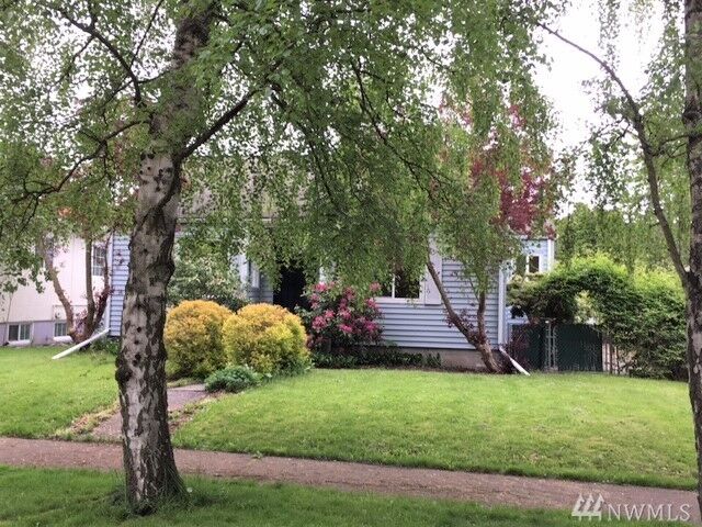 Property Photo:  2224 Elizabeth St  WA 98225 