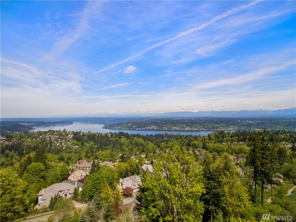 Property Photo:  17043 SE 59th St St  WA 98006 