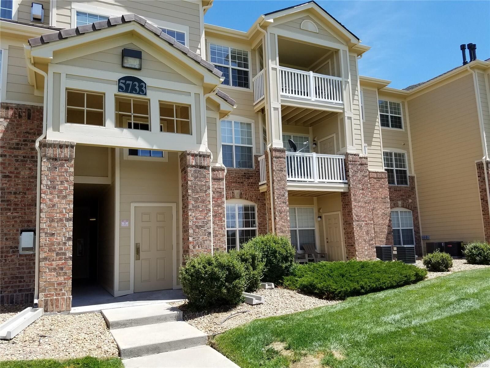 Property Photo: 5733 North Gibralter Way Unit 3-106 CO 80019