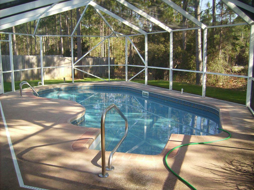 Property Photo: 9824 Parker Lake Circle FL 32566