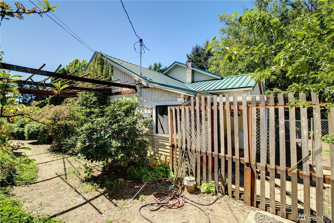 Property Photo:  20515 NE Union Hill Road  WA 98053 