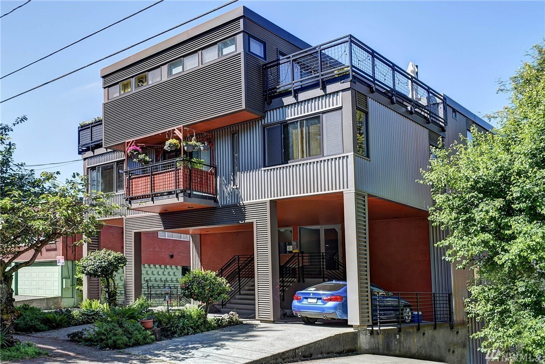 Property Photo: 747 Belmont Place E 303A WA 98102