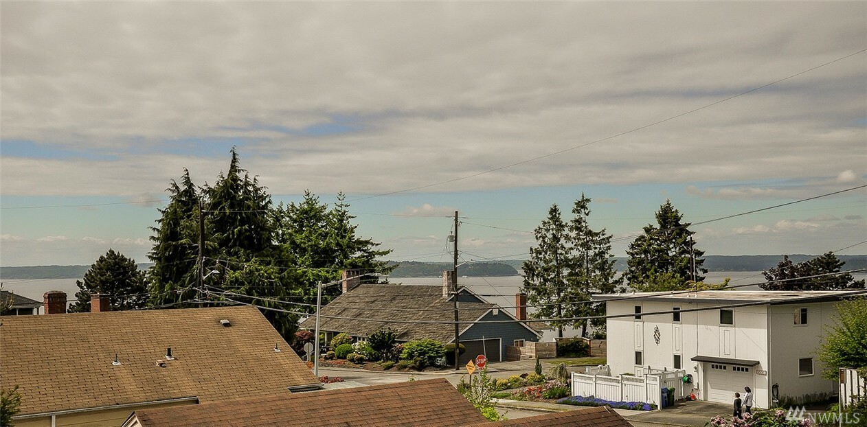 Property Photo:  4144 55th Ave SW  WA 98116 