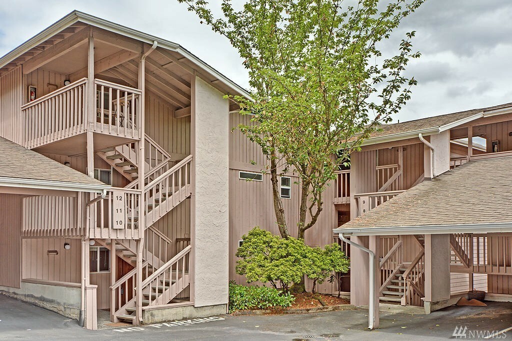 Property Photo:  7581 Old Redmond Rd NE K-12  WA 98052 