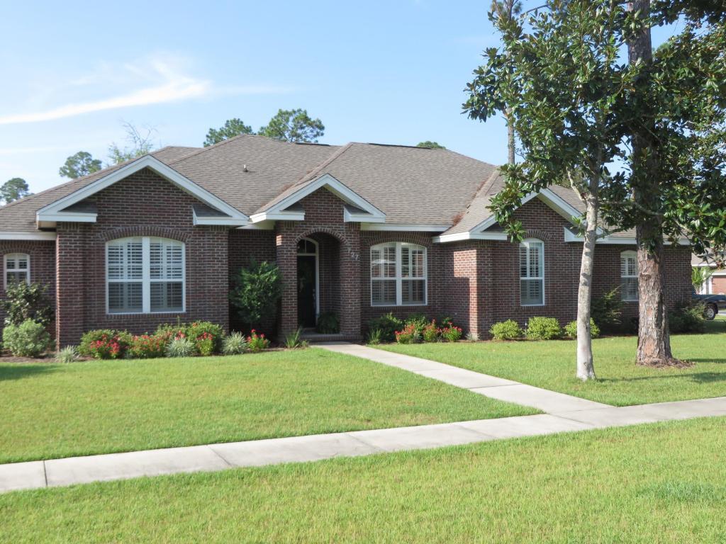 Property Photo: 727 Persimmon Way FL 32578