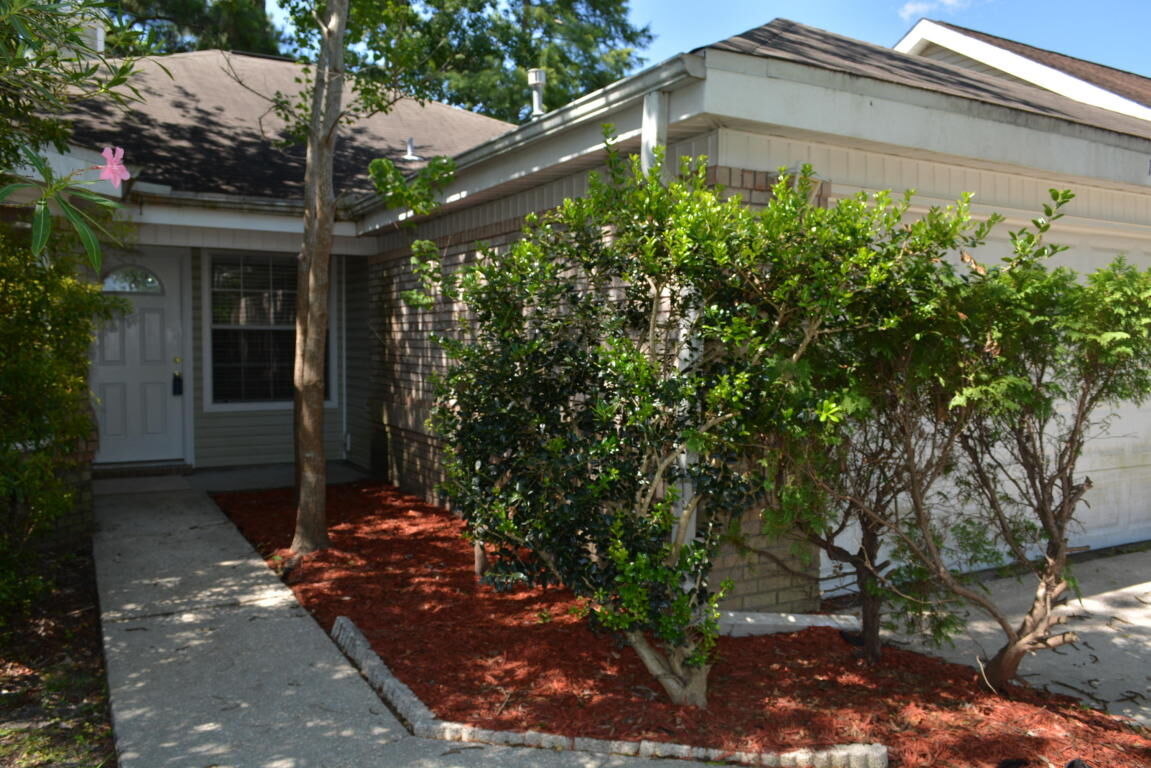Property Photo:  1101 Post Oak Path  FL 32547 