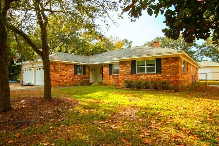 Property Photo:  32 Country Club Road  FL 32579 