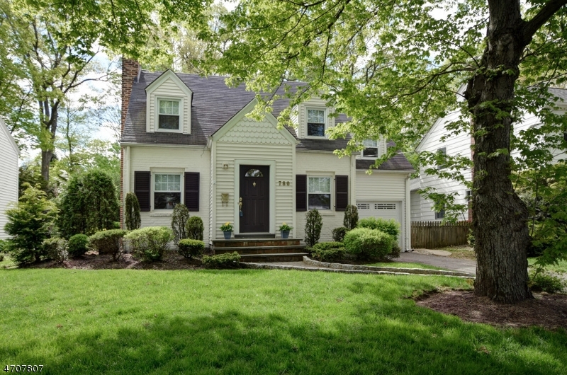 Property Photo:  780 Fairacres Avenue  NJ 07090 