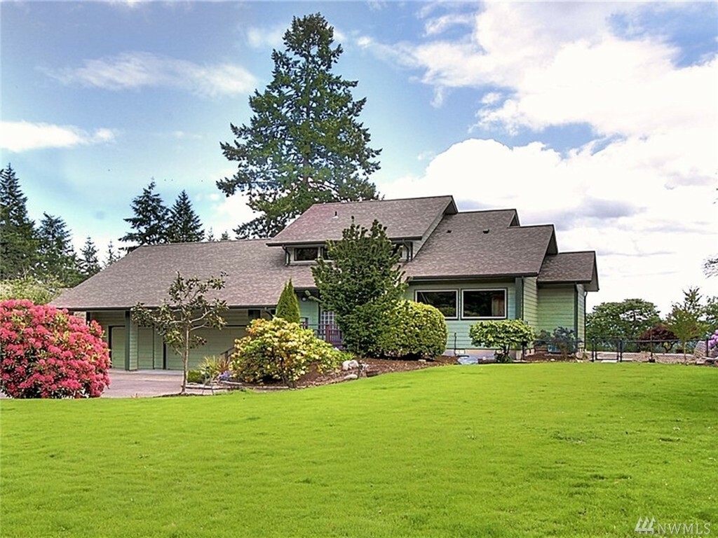 Property Photo:  2704 Nisqually Vista Ct NE  WA 98516 