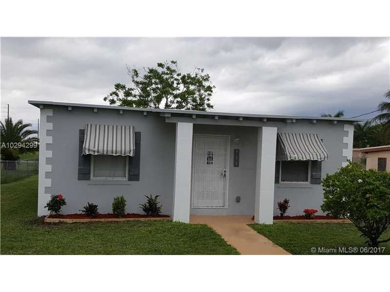 Property Photo:  716 SW 11th Ave  FL 33030 