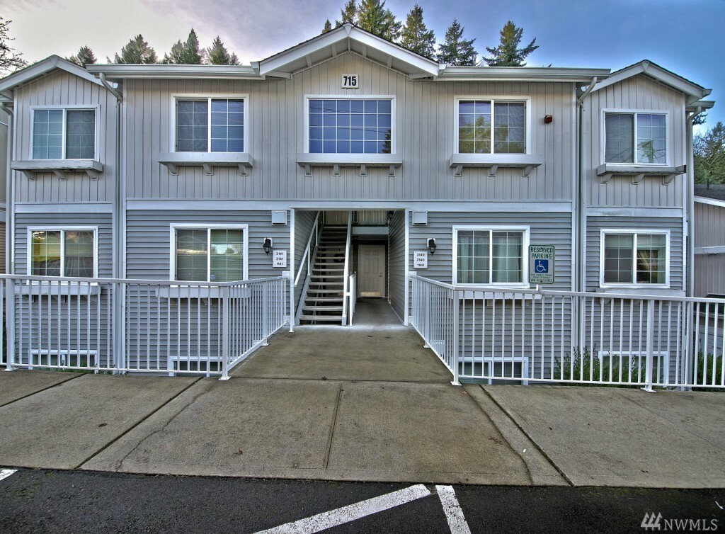 Property Photo: 715 Harrington Place SE 2141 WA 98058