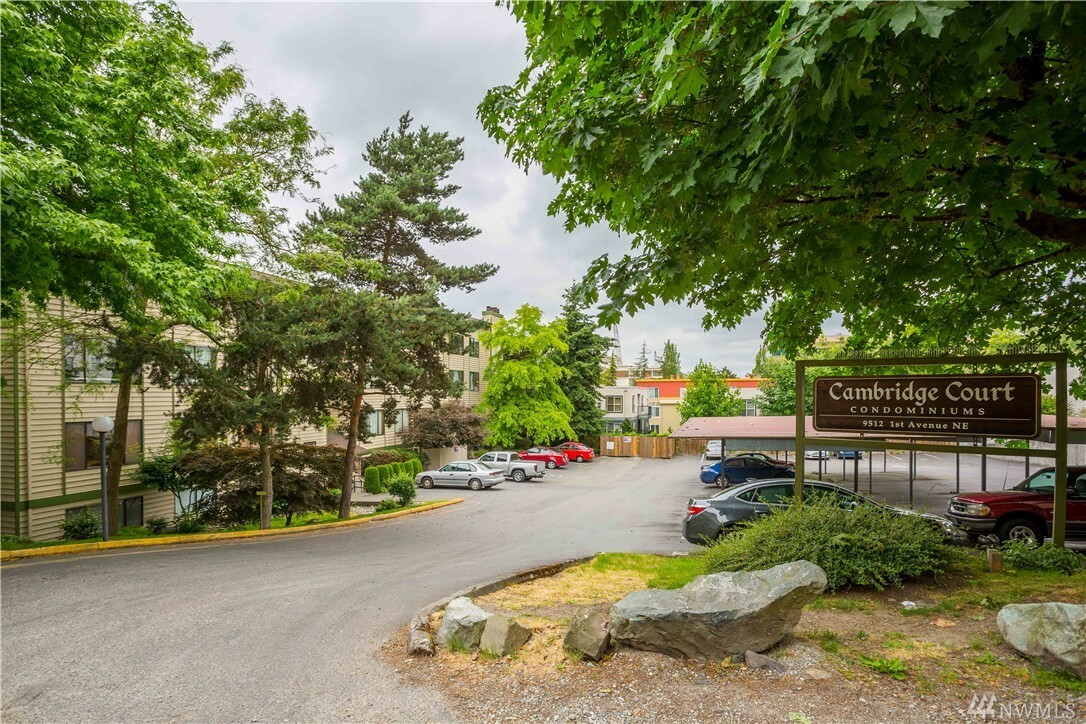 Property Photo: 9512 1st Ave NE 205 WA 98115