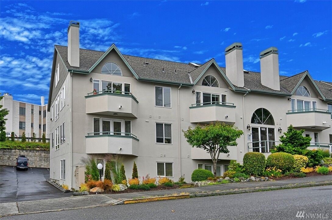 Property Photo:  555 Walnut St 2  WA 98020 