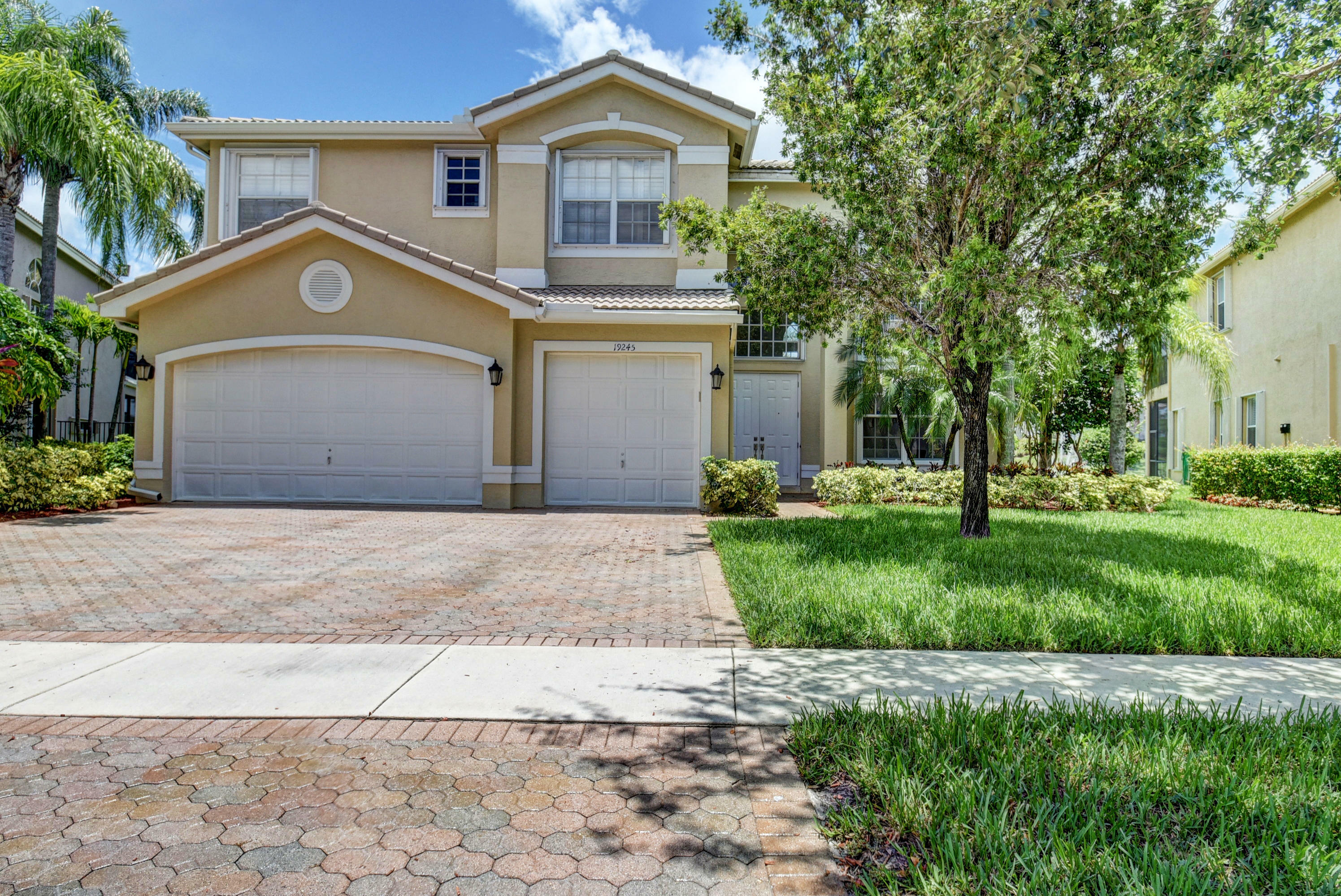 Property Photo:  19245 Skyridge Circle  FL 33498 