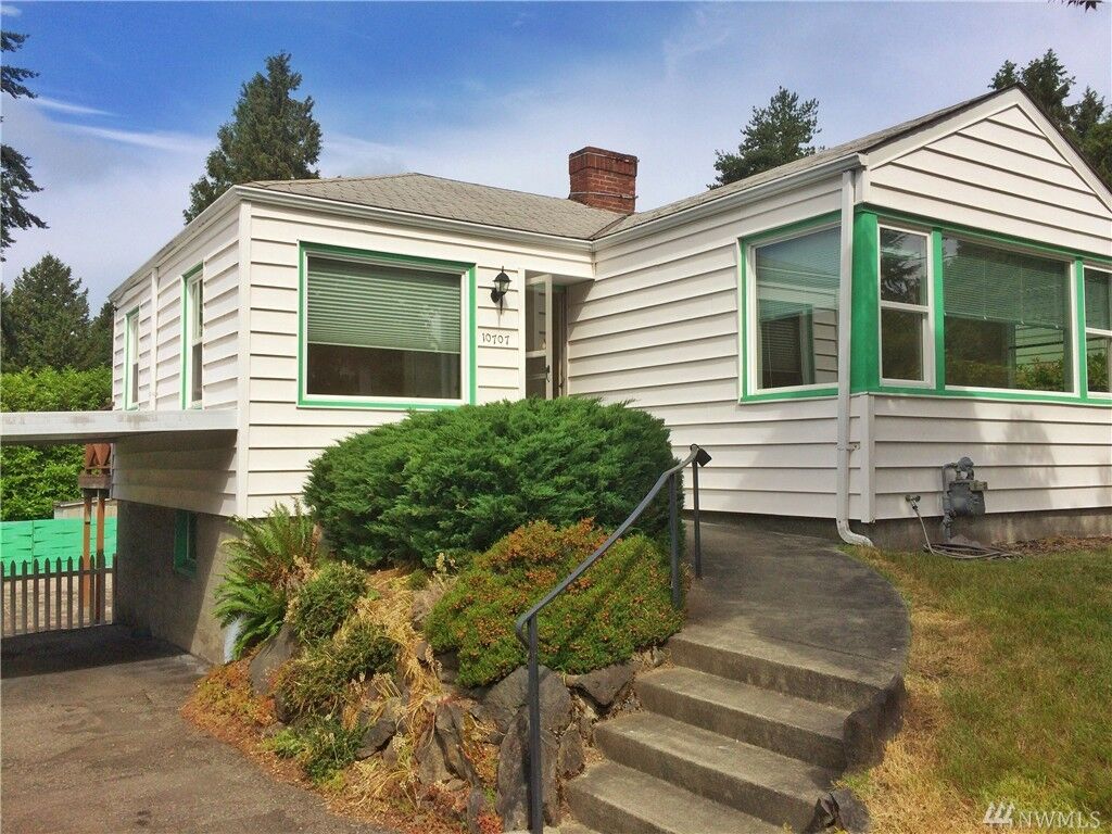 Property Photo:  10707 15th Ave NE  WA 98125 