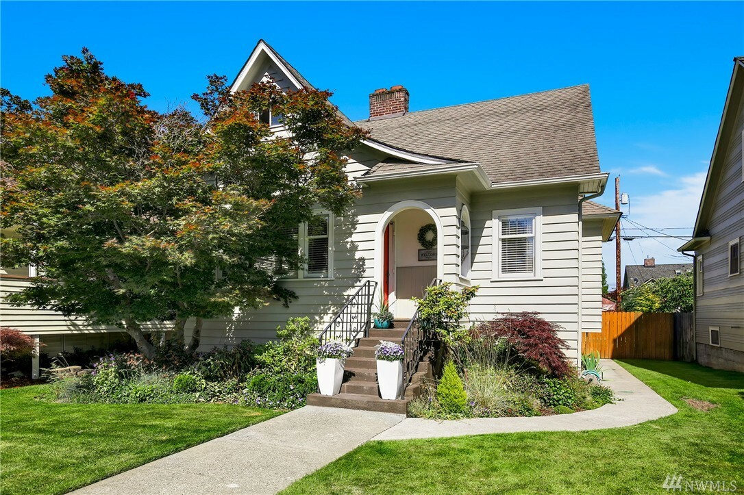 Property Photo: 1415 Oakes Ave WA 98201