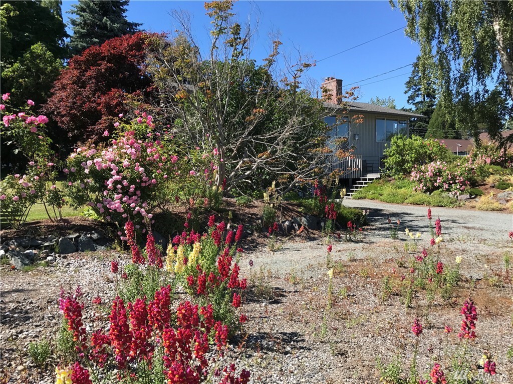 Property Photo: 5897 Central Ave WA 98221