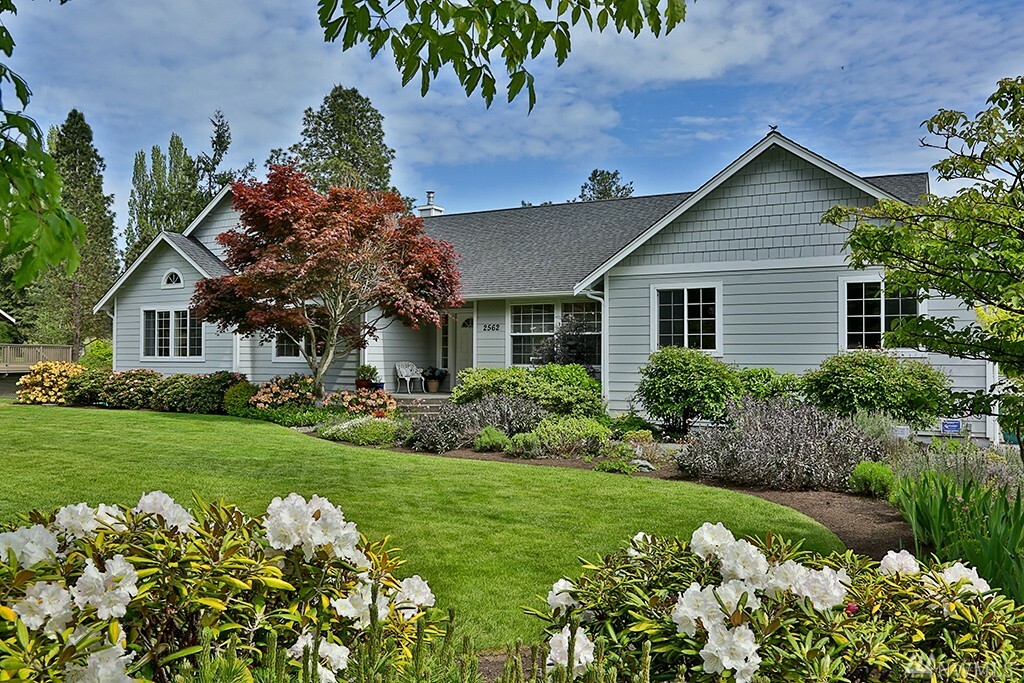 Property Photo:  2562 Hillis Dr  WA 98260 