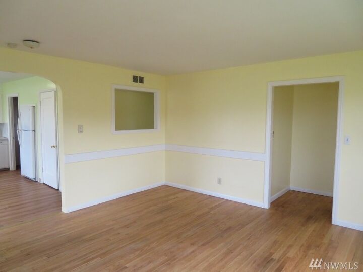 Property Photo:  405 S Pine St  WA 98362 