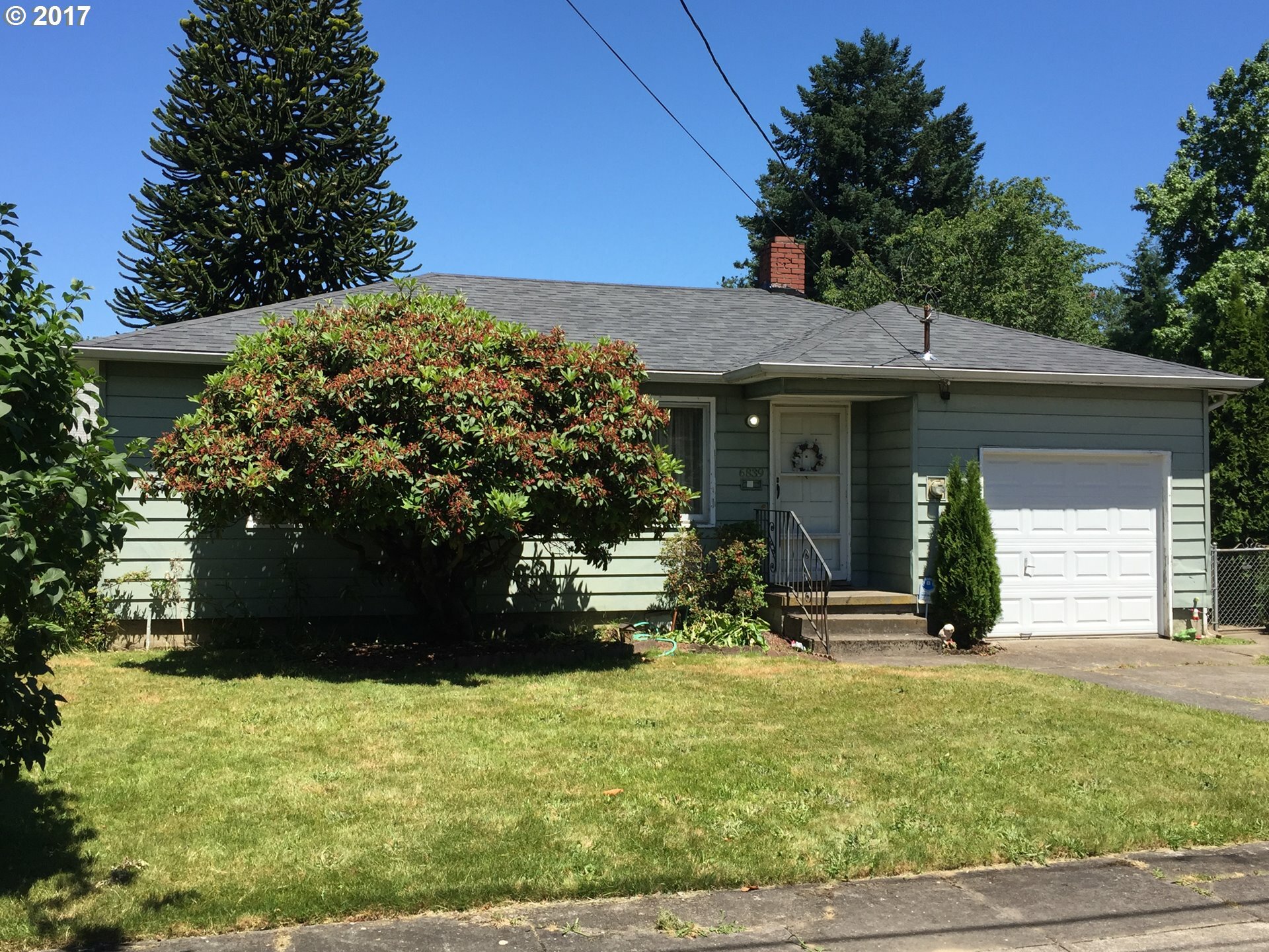 Property Photo:  6839 N Sedro St  OR 97203 