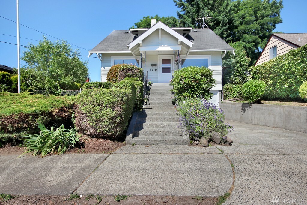 Property Photo:  1718 S Proctor St  WA 98405 